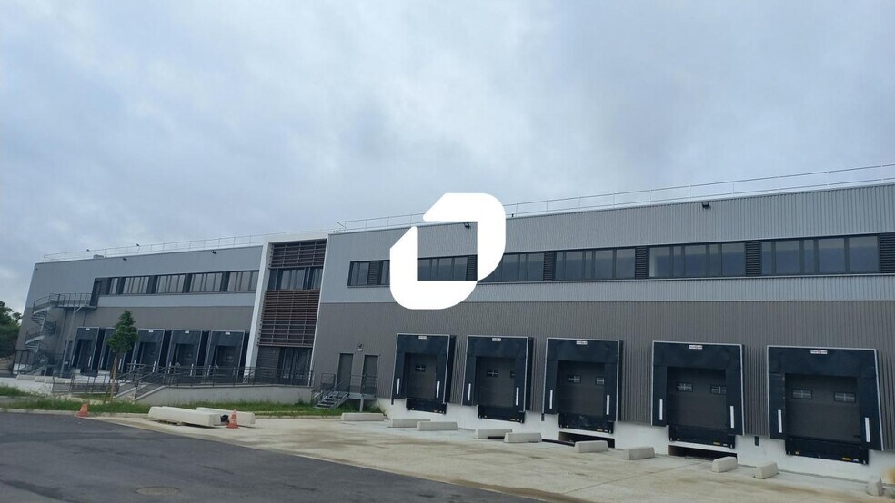 Industriel/Logistique dans Garges-lès-Gonesse à louer - Photo de l’immeuble – Image 3 sur 13