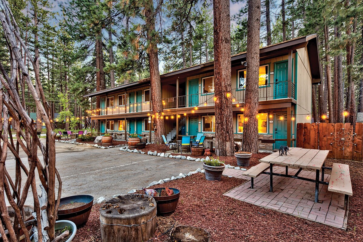 1072 Ski Run Blvd, South Lake Tahoe, CA à vendre Photo principale– Image 1 sur 59