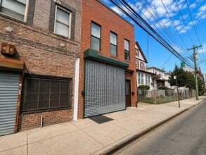 107-24 Springfield Blvd, Queens Village, NY à louer Photo intérieure– Image 2 sur 11