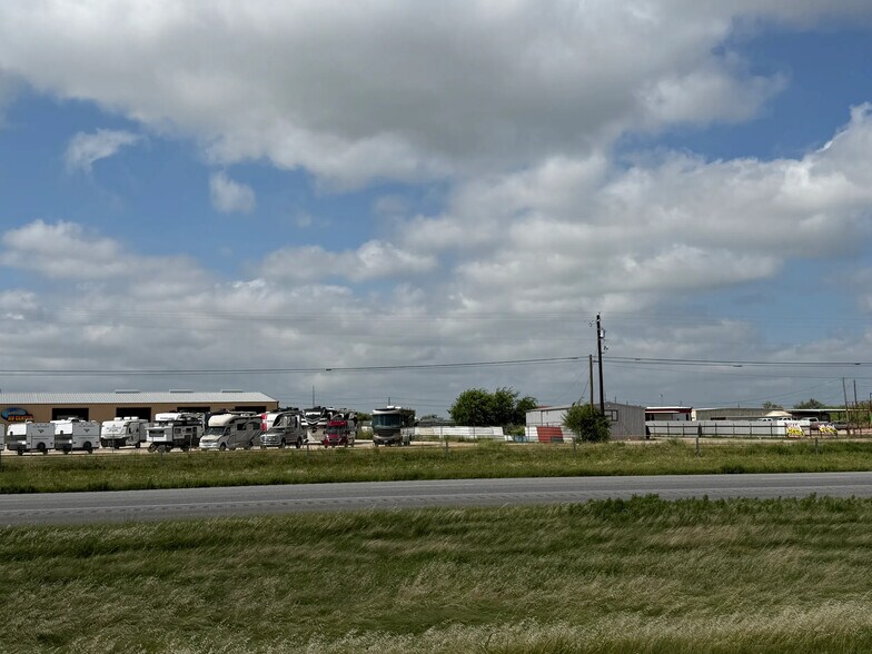 6458 E Interstate 20, Clyde, TX à louer - Photo de l’immeuble – Image 2 sur 9