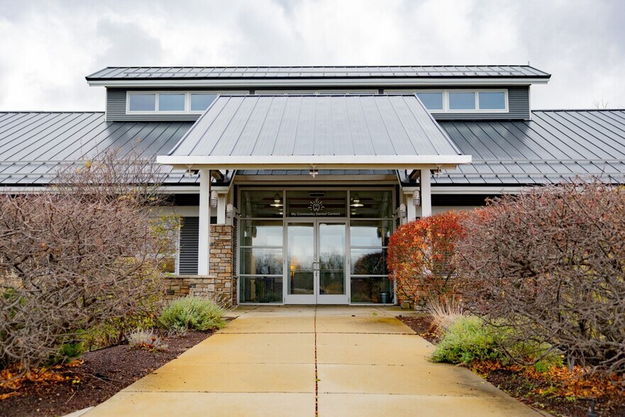 2940 Parkview Dr, Petoskey, MI à vendre - Photo de l’immeuble – Image 2 sur 8