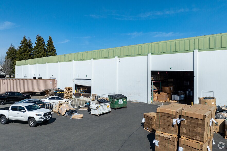2274-2282 Davis Ct, Hayward, CA à louer - Photo de l’immeuble – Image 2 sur 7
