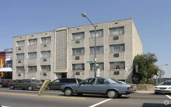2833 Georgia Ave NW, Washington, DC à louer - Photo de l’immeuble – Image 2 sur 13
