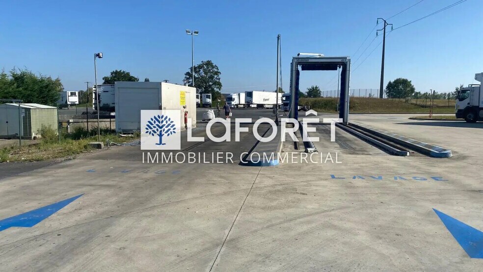 Industriel/Logistique dans Argentonnay à vendre - Photo de l’immeuble – Image 2 sur 17