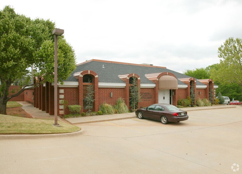 4848 N Lincoln Blvd, Oklahoma City, OK à louer - Photo de l’immeuble – Image 3 sur 4