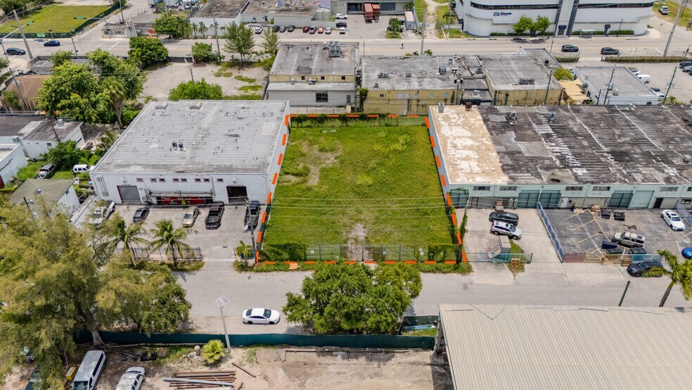 7401 NE 1st Pl, Miami, FL à louer - Photo de l’immeuble – Image 3 sur 6