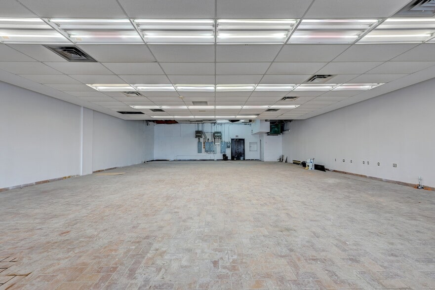 100-120 Rue du Barry, Kirkland, QC à louer - Photo intérieure – Image 2 sur 25