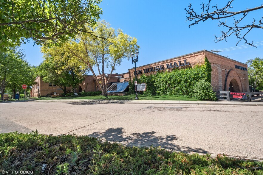 200 Applebee St, Barrington, IL à vendre - Photo de l’immeuble – Image 3 sur 13