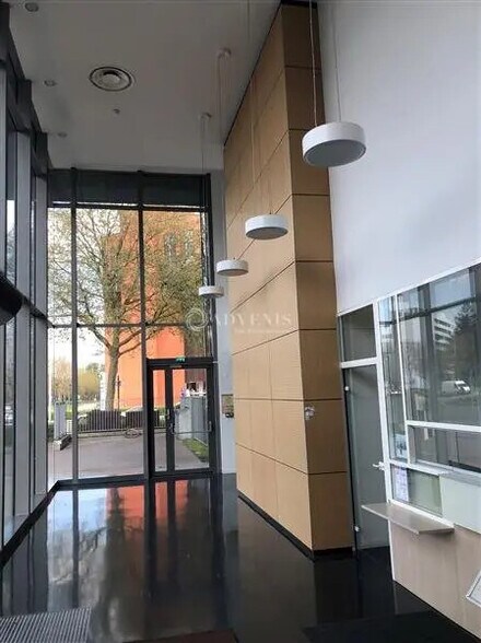 Bureau dans Guyancourt à louer - Photo de l’immeuble – Image 3 sur 6