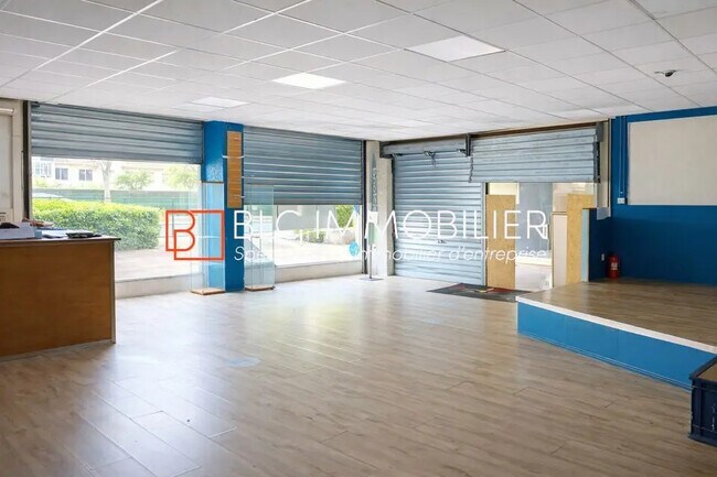 Plus de détails pour Local commercial à louer