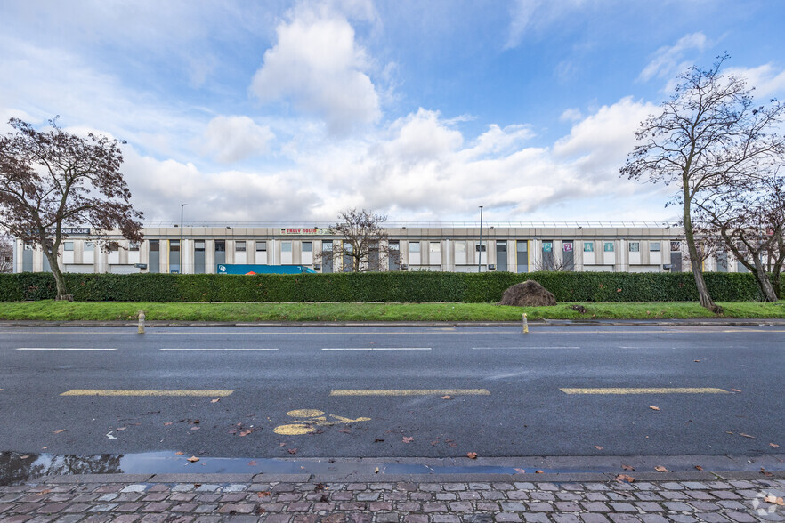 86 Avenue Louis Roche, Gennevilliers à louer - Photo de l’immeuble – Image 2 sur 3