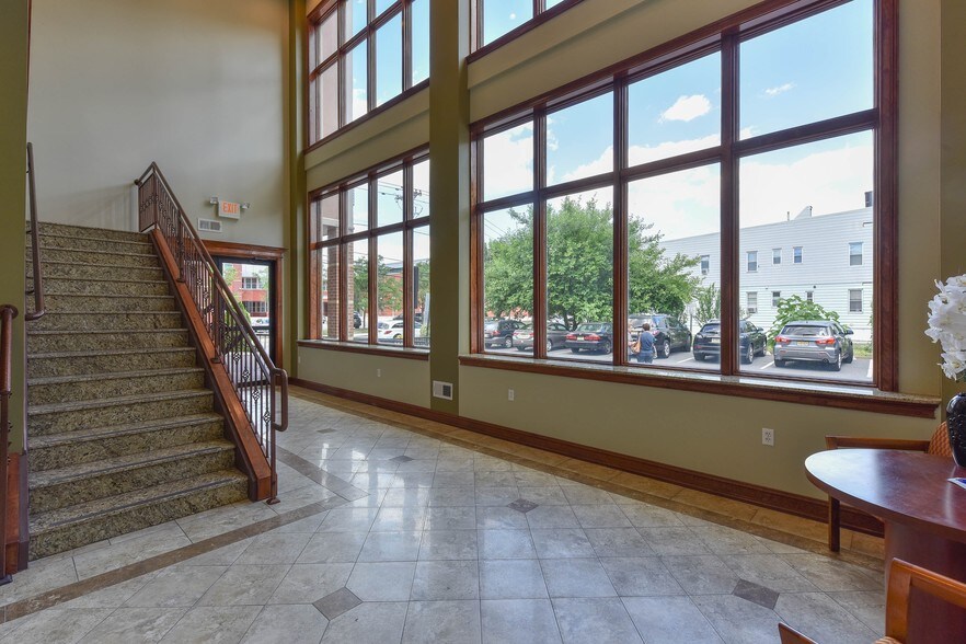 160 Lanza Ave, Garfield, NJ à louer - Photo intérieure – Image 2 sur 8