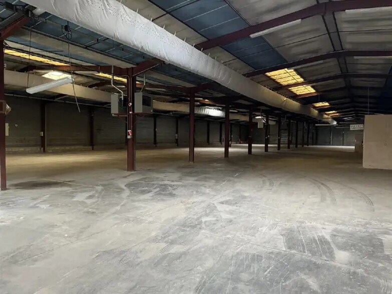 Local d’activités dans Bron à louer - Photo intérieure – Image 2 sur 6