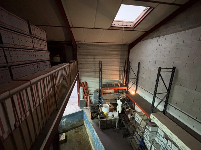 Local d’activités dans Roquebrune-sur-Argens à louer - Photo de l’immeuble – Image 3 sur 4