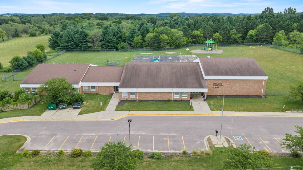 414 S Church St, Endeavor, WI à vendre - Photo de l’immeuble – Image 2 sur 90