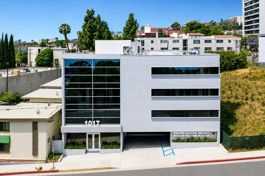 1017 N La Cienega Blvd, West Hollywood, CA à louer - Photo de l’immeuble – Image 2 sur 7