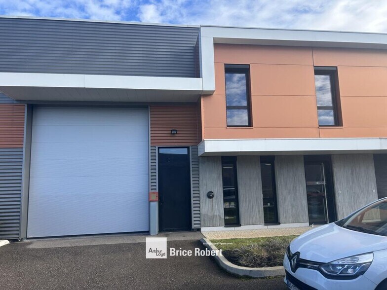 Local d’activités dans Meyzieu à louer - Photo de l’immeuble – Image 1 sur 6