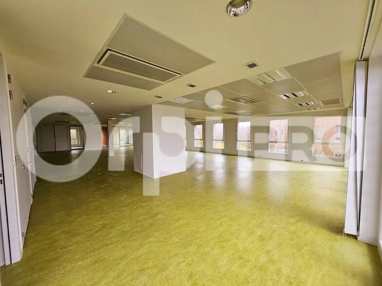 Bureau dans Champigny à vendre - Photo de l’immeuble – Image 2 sur 12