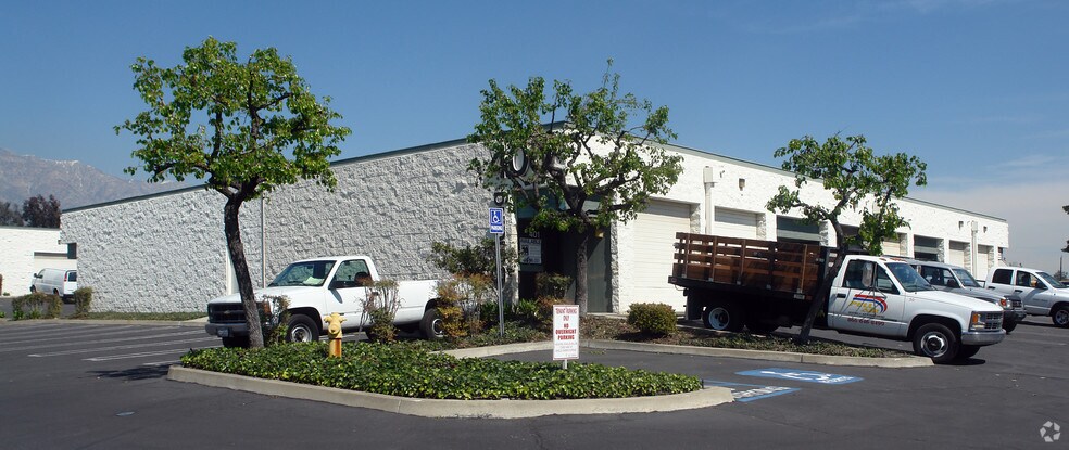 1495 W 9th St, Upland, CA à louer - Photo principale – Image 1 sur 14