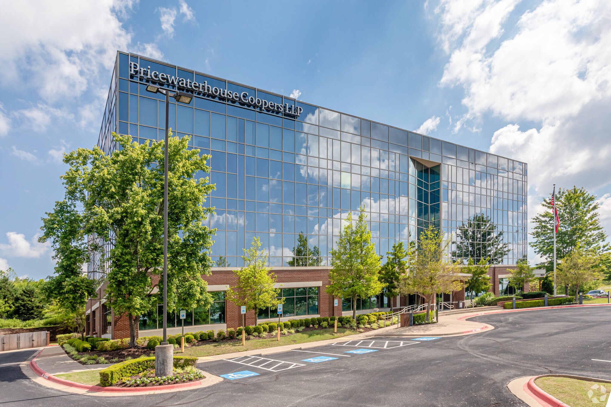 4100 Corporate Center Dr, Springdale, AR à louer Photo de l’immeuble– Image 1 sur 11