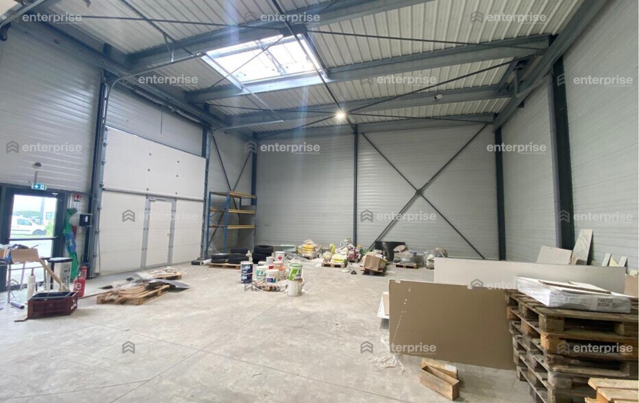 Local d'activités dans Creil à vendre - Photo de l’immeuble – Image 3 sur 5