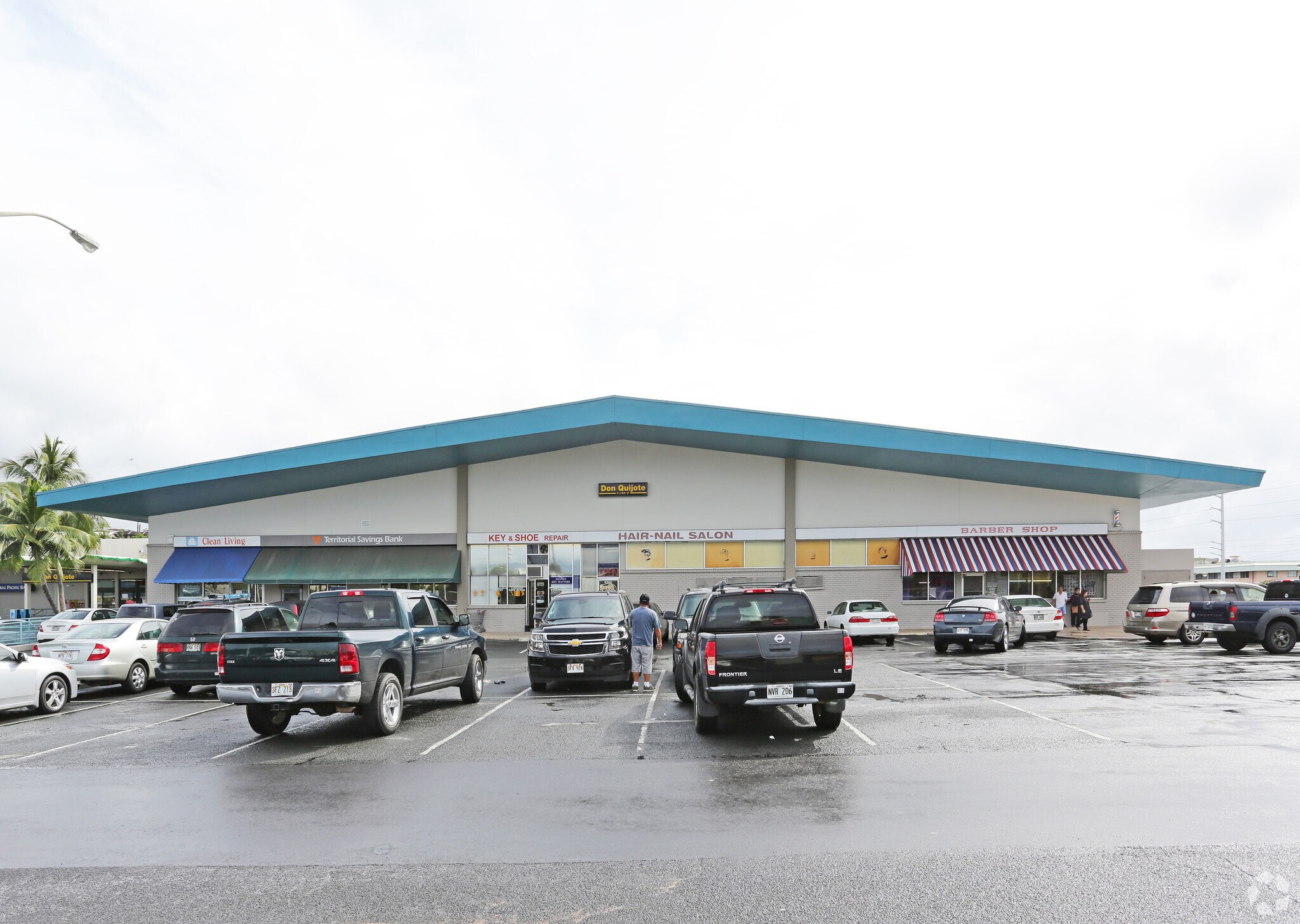 850 Kamehameha Hwy, Pearl City, HI à louer Photo de l’immeuble– Image 1 sur 5