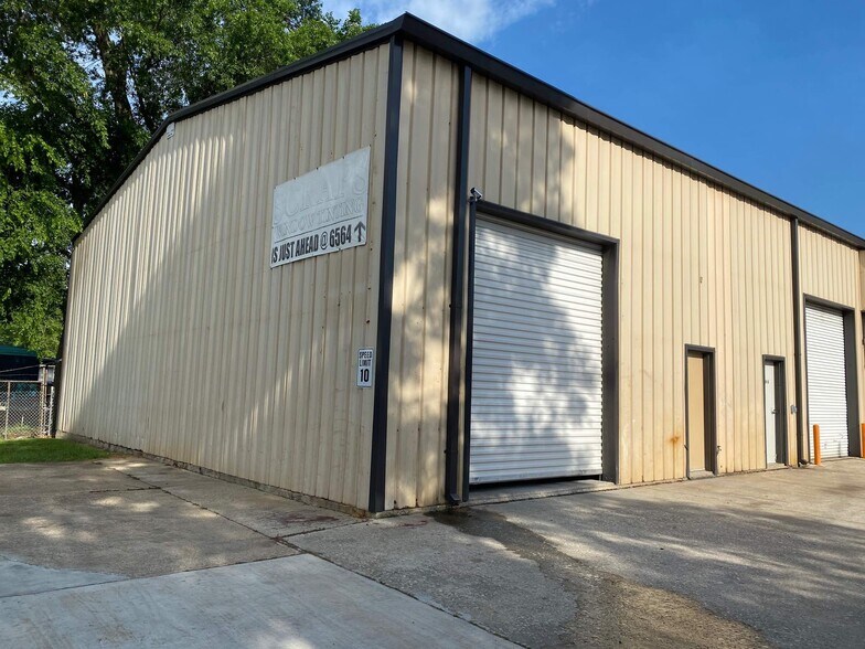6520 College St, Beaumont, TX à louer - Photo de l’immeuble – Image 1 sur 2