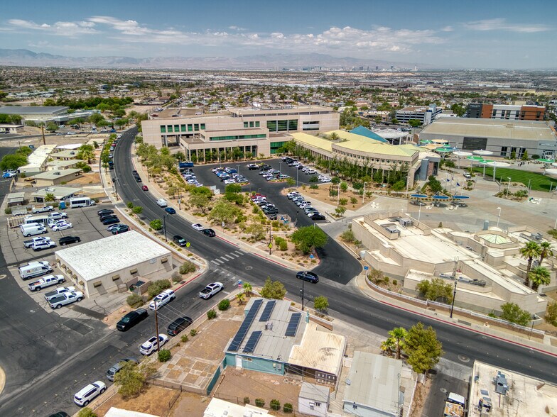 303 Tin St, Henderson, NV à vendre - Photo de l’immeuble – Image 2 sur 53