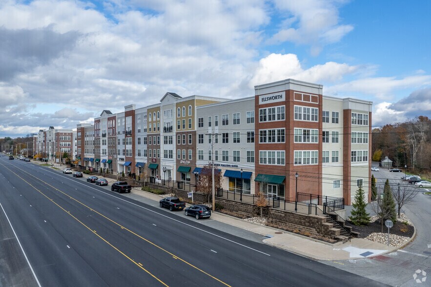 2113 Ellsworth Blvd, Malta, NY à louer - Photo principale – Image 1 sur 82