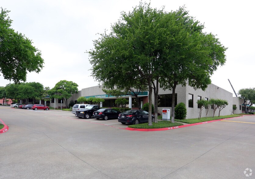 400 W Bethany Dr, Allen, TX à louer - Photo principale – Image 1 sur 2