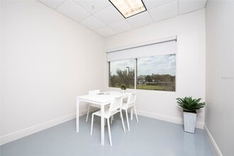 6557 Hazeltine National Dr, Orlando, FL à louer Photo intérieure– Image 2 sur 6
