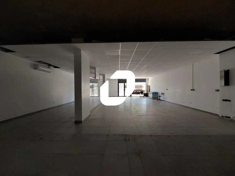 Local commercial dans Le Crès à louer - Photo de l’immeuble – Image 2 sur 11