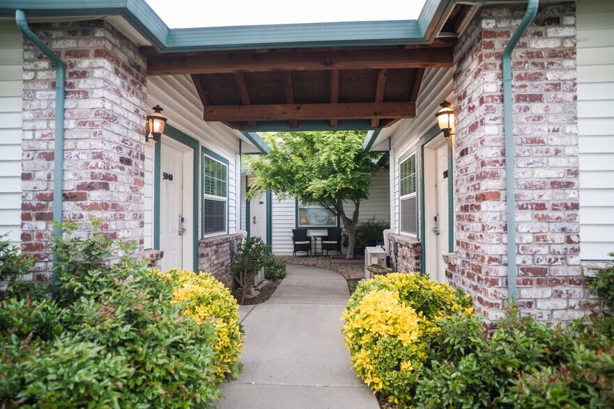 210 N Auburn St, Grass Valley, CA à vendre - Photo de l’immeuble – Image 3 sur 16