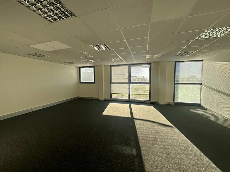 Bureau dans Entzheim à louer - Photo intérieure – Image 2 sur 8