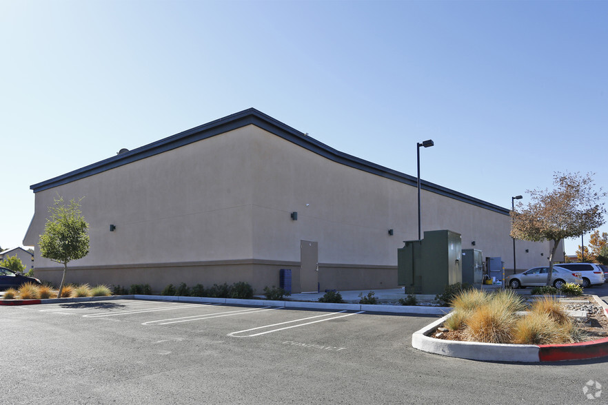 5005-5035 Lone Tree Way, Antioch, CA à louer - Photo de l’immeuble – Image 3 sur 10