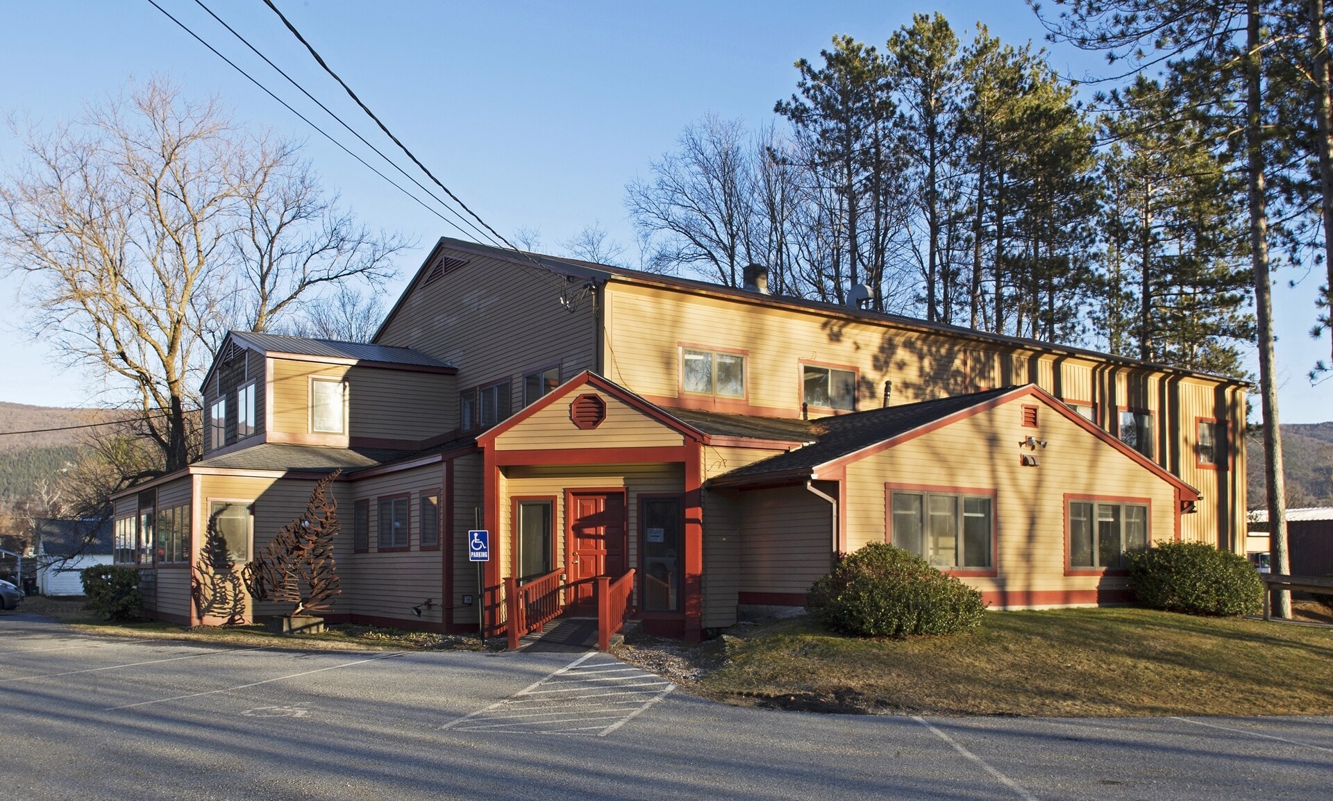 129 Lincoln Ave, Manchester Center, VT à louer Photo de l’immeuble– Image 1 sur 8