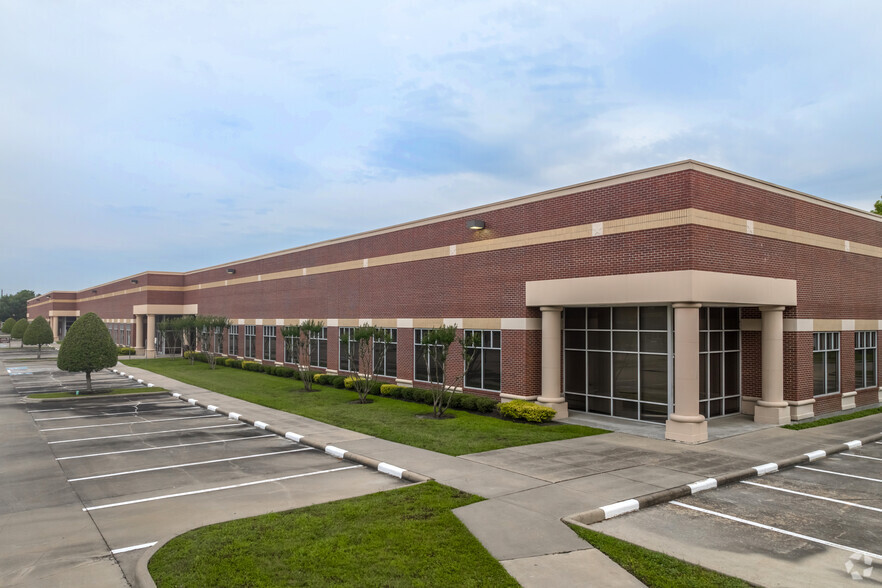 3100 Hayes Rd, Houston, TX à louer - Photo de l’immeuble – Image 1 sur 4