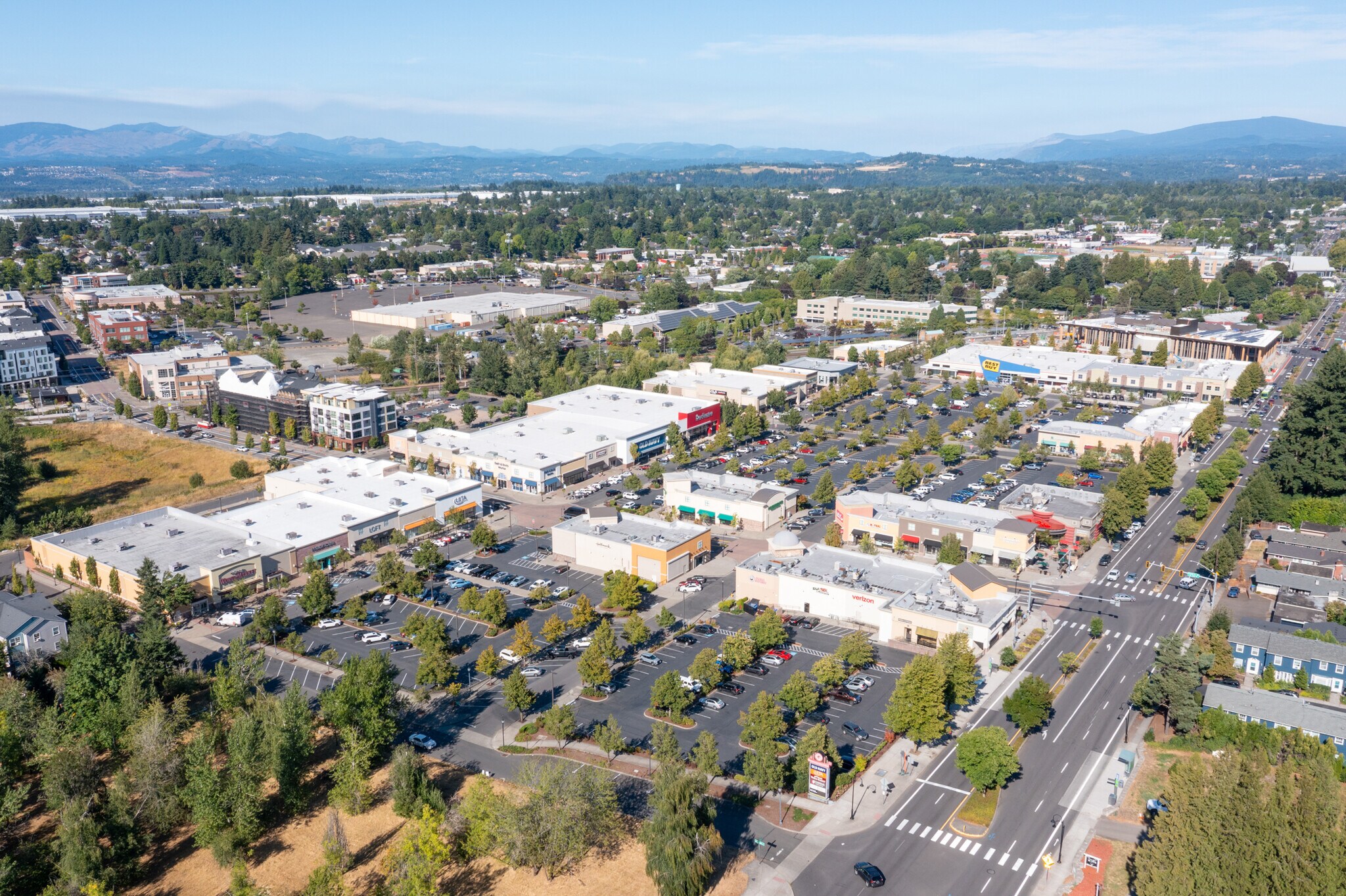 NW Division St, Gresham, OR à louer Photo de l’immeuble– Image 1 sur 14