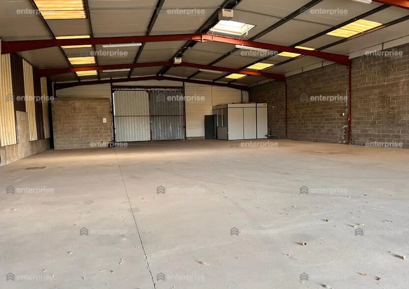 Local d’activités dans Amiens à louer - Photo de l’immeuble – Image 2 sur 4