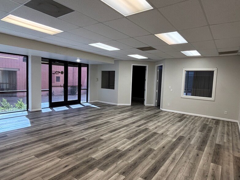 21617 N 2nd Ave, Phoenix, AZ à louer - Photo de l’immeuble – Image 3 sur 4
