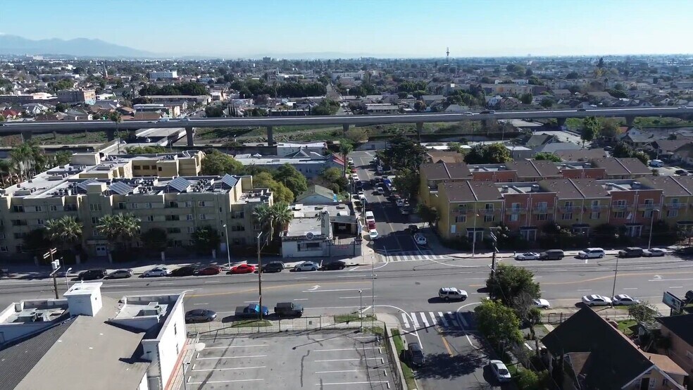 4922 S Figueroa St, Los Angeles, CA à vendre - Vidéo sur l’annonce professionnelle – Image 2 sur 36