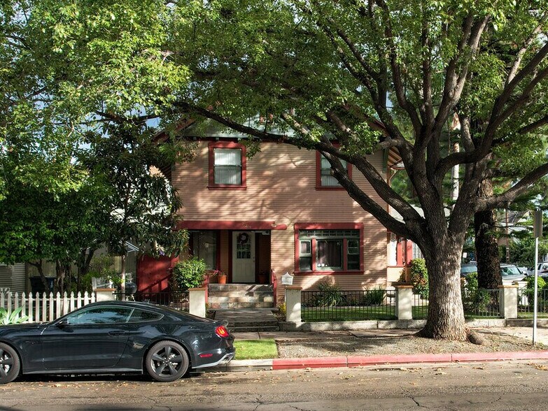 223 Orange Ave, Santa Ana, CA à vendre - Photo de l’immeuble – Image 2 sur 9