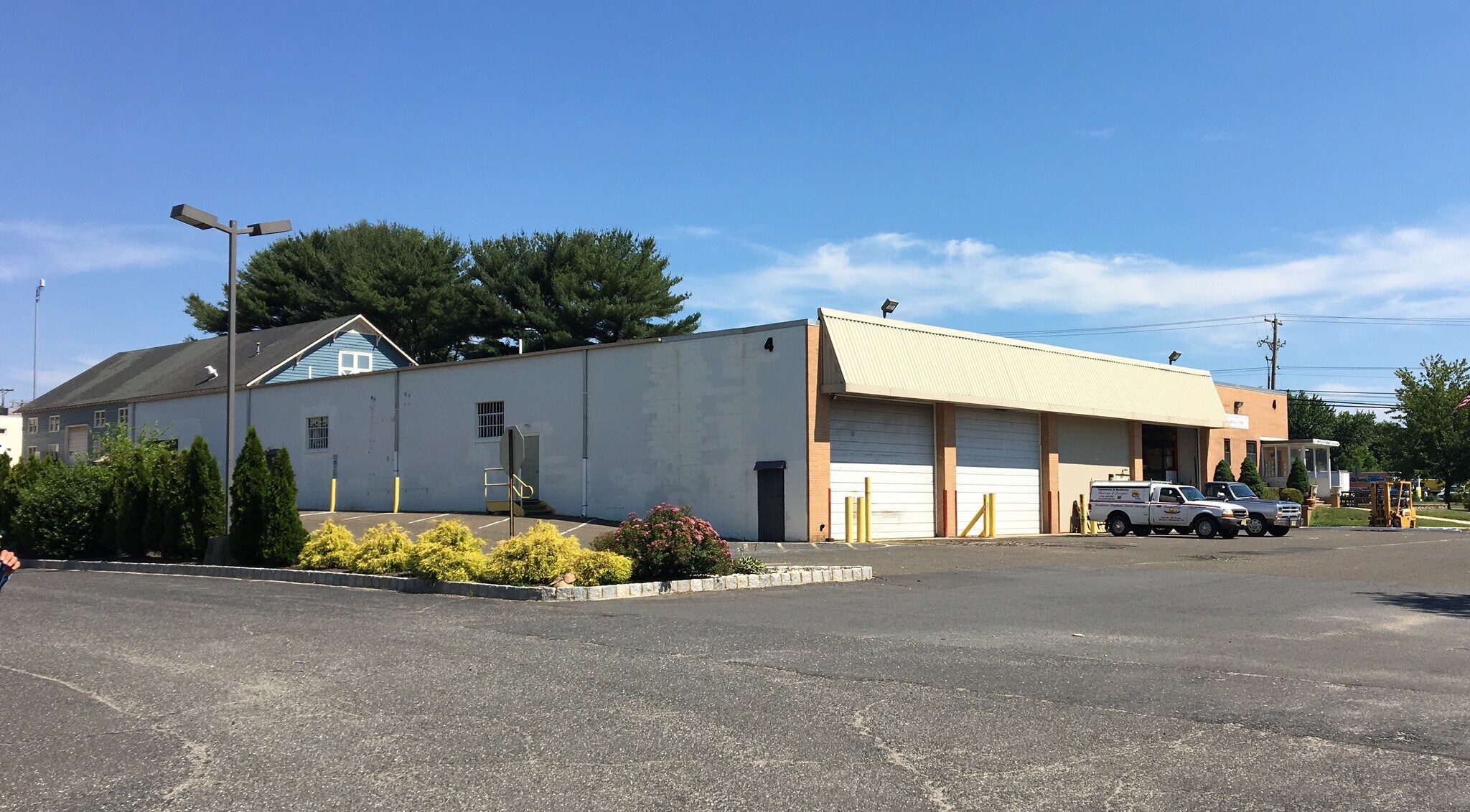 920 State Route 33, Freehold, NJ à louer Photo de l’immeuble– Image 1 sur 1
