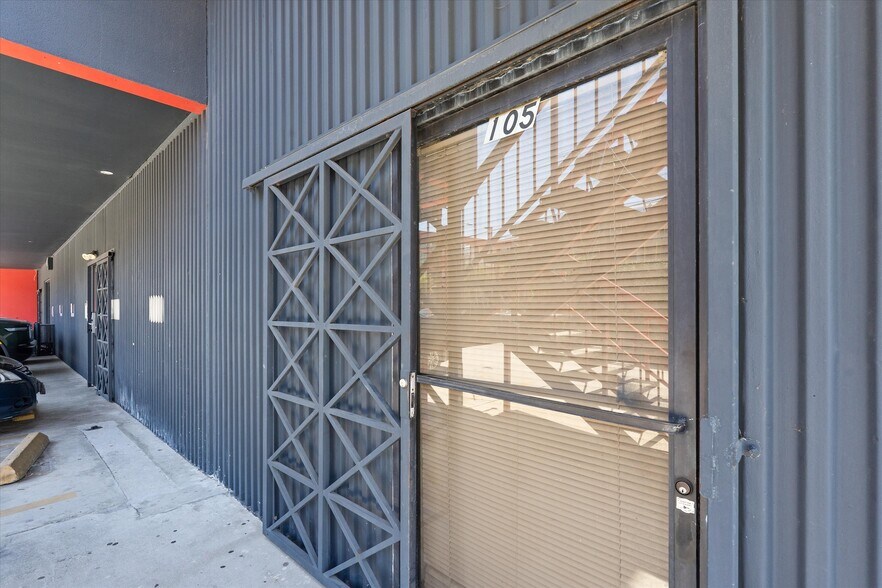 8885 Venice Blvd, Los Angeles, CA à louer - Photo de l’immeuble – Image 3 sur 13