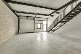 Plus de détails pour Bureau, Industriel/Logistique à louer