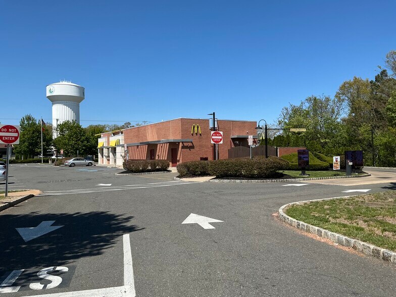 1136 E Veterans Hwy, Jackson, NJ à louer - Photo de l’immeuble – Image 2 sur 5
