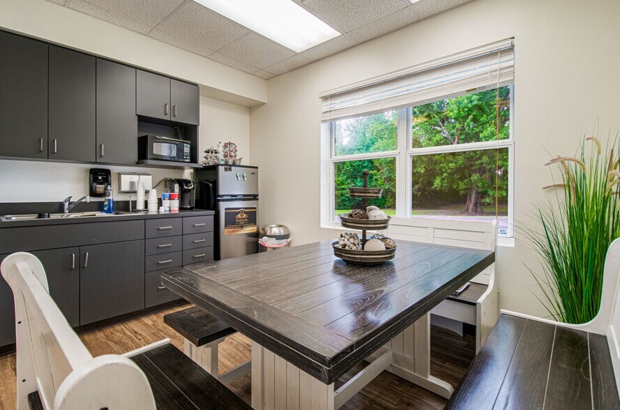 5565 Woodbine Rd, Pace, FL à louer - Photo intérieure – Image 3 sur 9