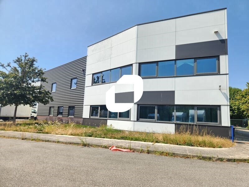 2 Avenue Des 3 Peuples, Montigny-le-Bretonneux à louer Photo de l’immeuble– Image 1 sur 16