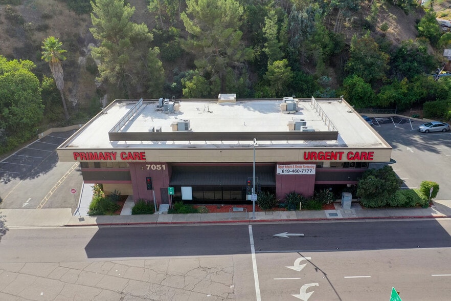 7051 Alvarado Rd, La Mesa, CA à vendre - Photo principale – Image 1 sur 56