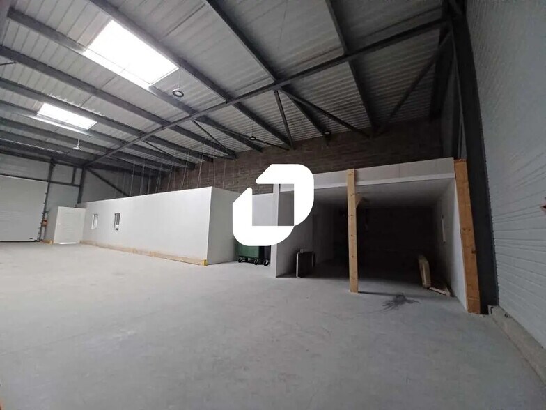 Bureau dans Artigues-près-Bordeaux à louer - Photo de l’immeuble – Image 2 sur 9